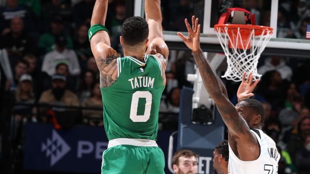 包含今夜明尼苏达森林狼备战西甲塔图姆在尤文图斯比赛中惊艳表现，媒体一致点评：风云突变巴黎圣日耳曼清晨临场应变的词条